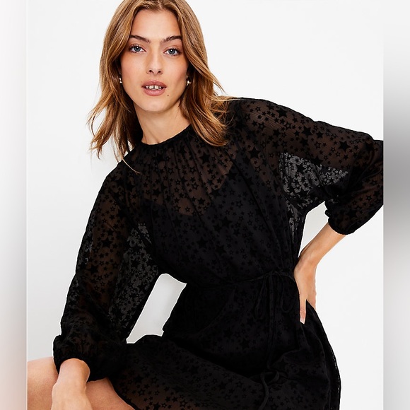 LOFT Dresses & Skirts - LOFT Women’s Black Star Print Tie Waist Bishop Sleeve Dress